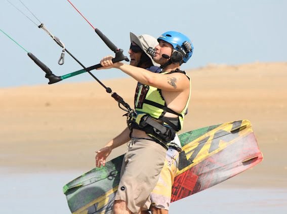 Aula de kitesurf na Praia da Ponta Icaraizinho